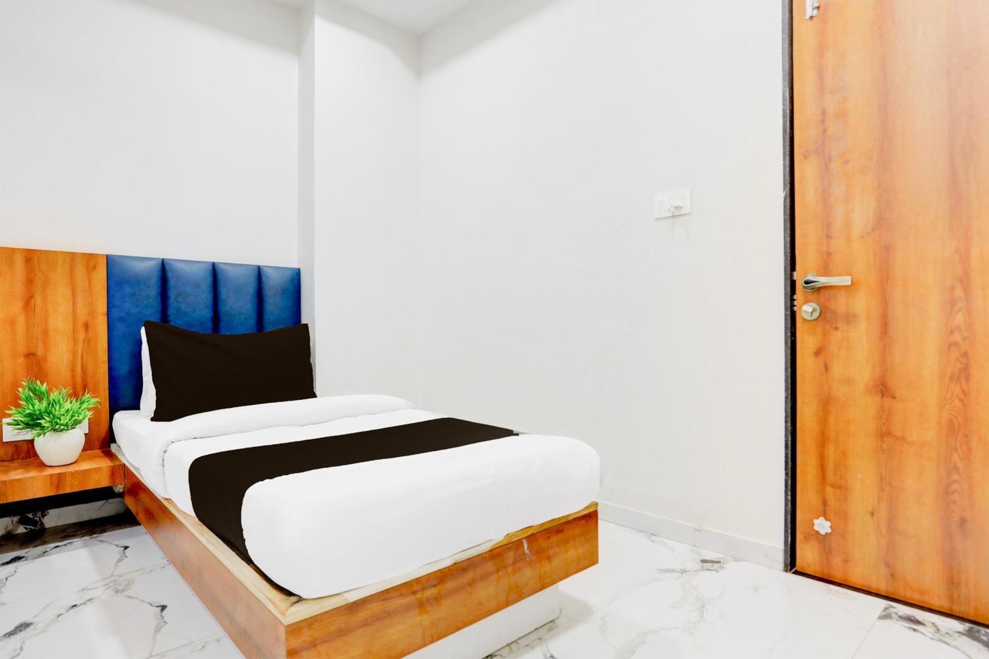 Super Townhouse Ambaji Formerly Hotel Kardhar Inn Exterior foto