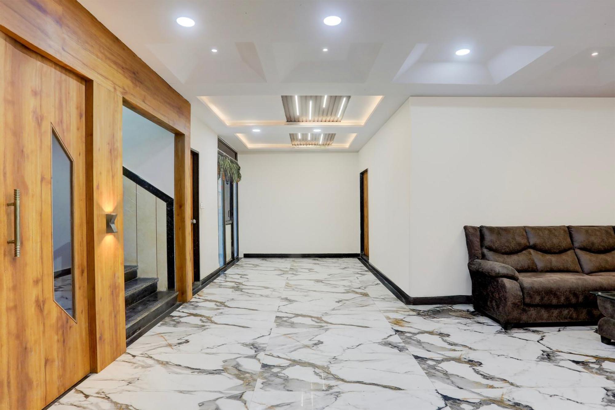 Super Townhouse Ambaji Formerly Hotel Kardhar Inn Exterior foto