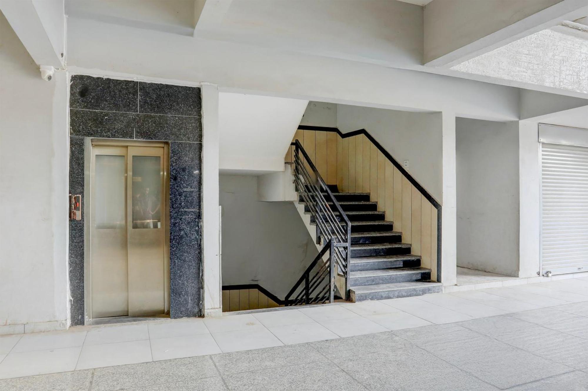 Super Townhouse Ambaji Formerly Hotel Kardhar Inn Exterior foto