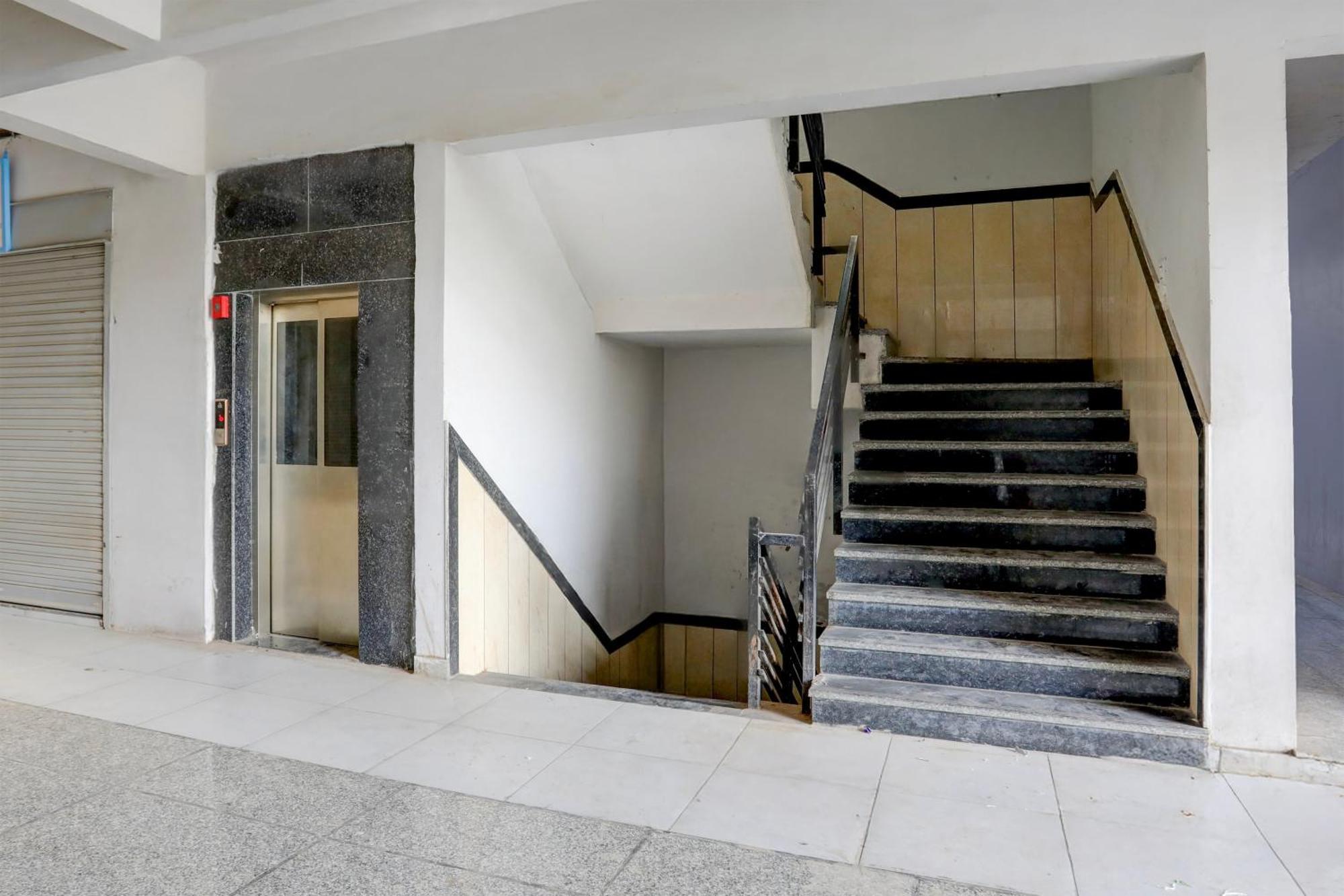 Super Townhouse Ambaji Formerly Hotel Kardhar Inn Exterior foto
