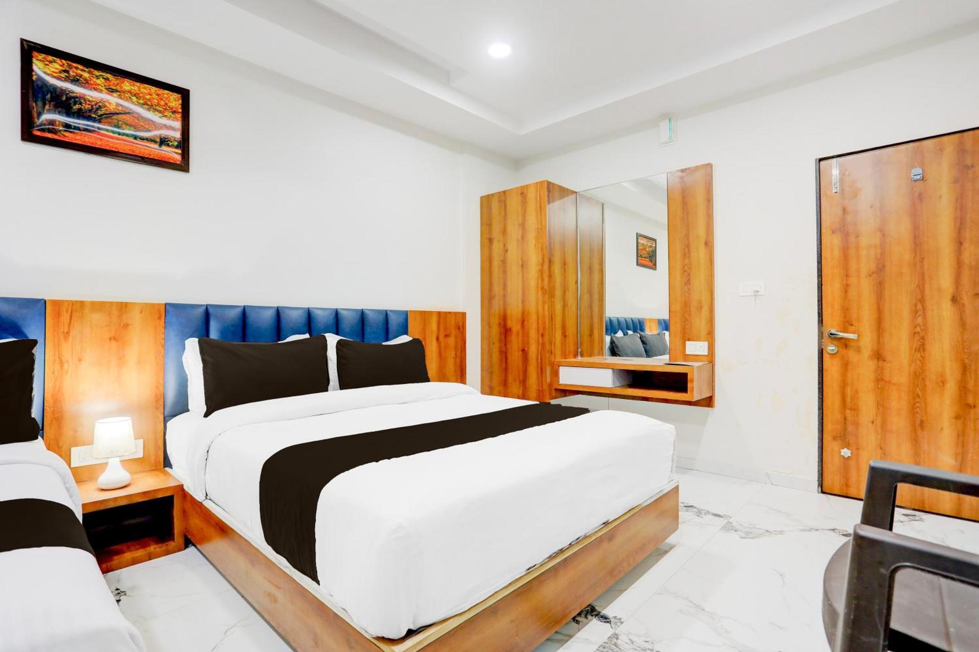 Super Townhouse Ambaji Formerly Hotel Kardhar Inn Exterior foto