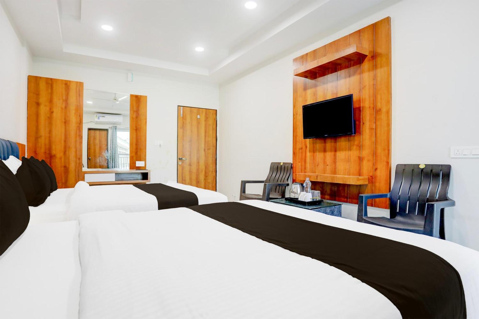 Super Townhouse Ambaji Formerly Hotel Kardhar Inn Exterior foto