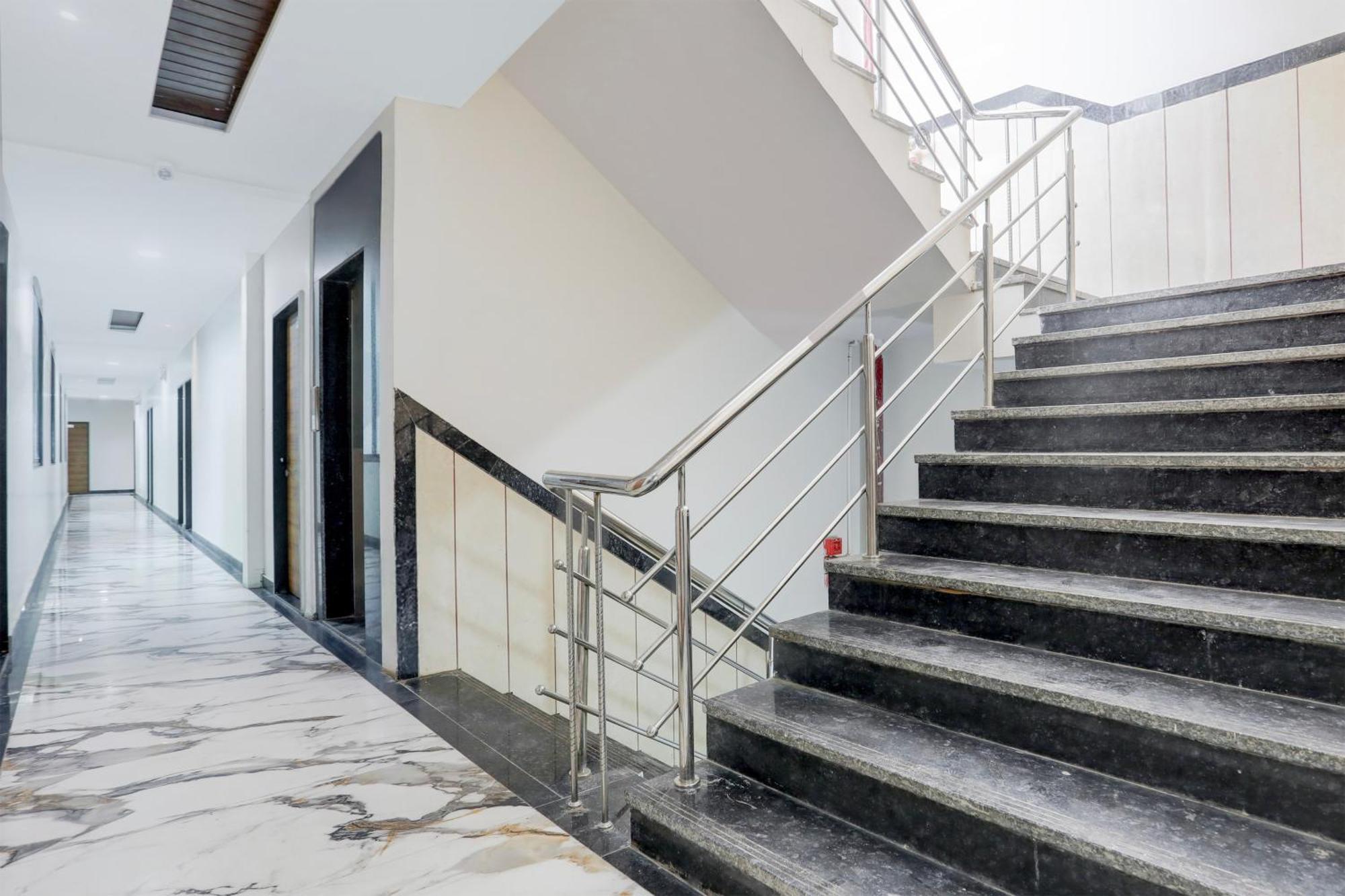 Super Townhouse Ambaji Formerly Hotel Kardhar Inn Exterior foto