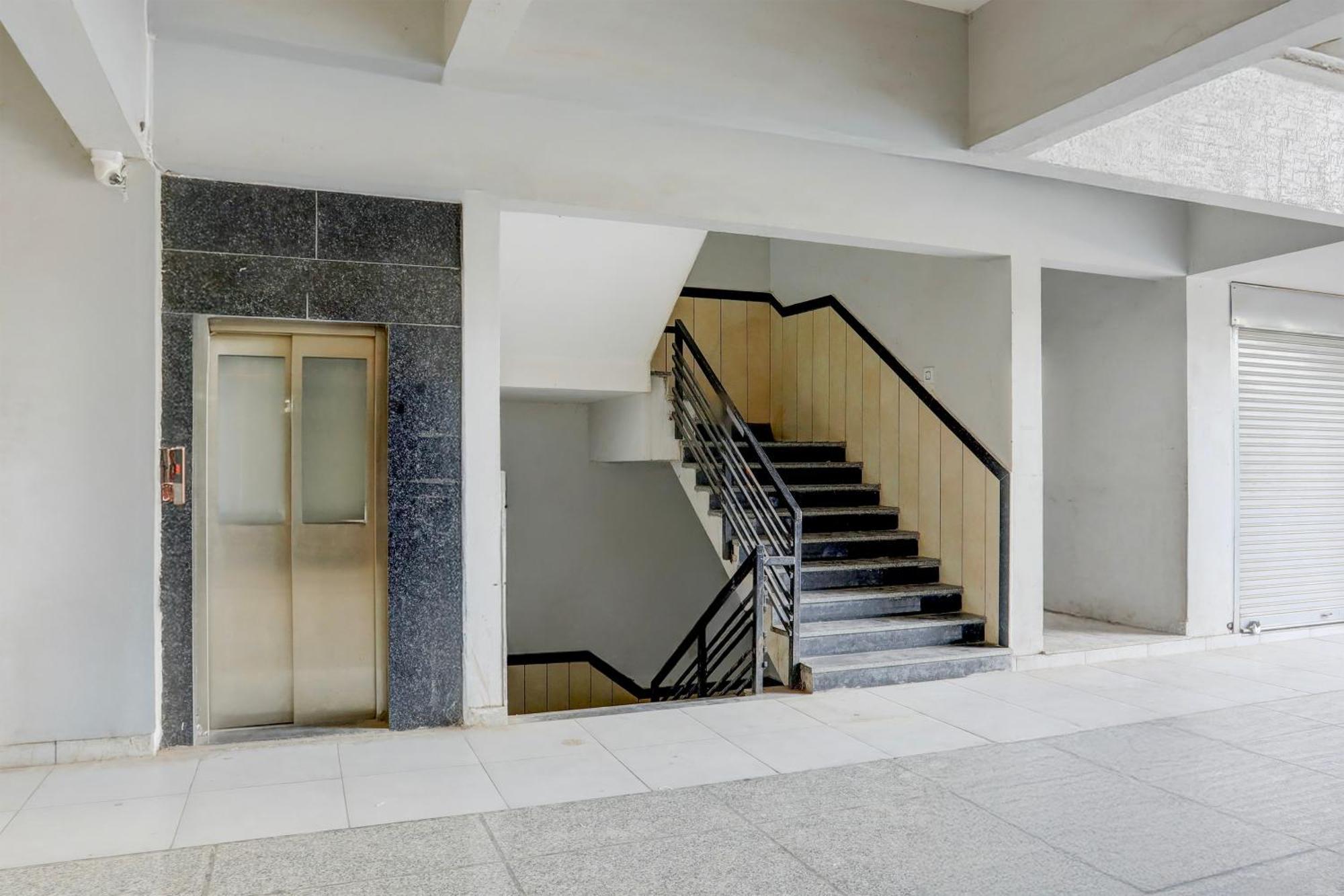 Super Townhouse Ambaji Formerly Hotel Kardhar Inn Exterior foto