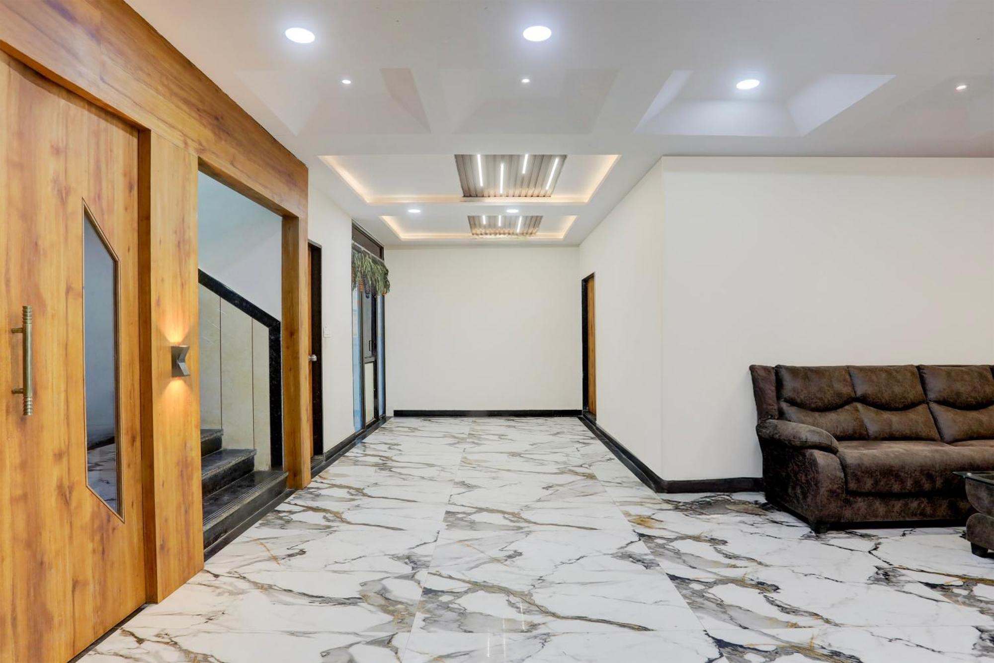 Super Townhouse Ambaji Formerly Hotel Kardhar Inn Exterior foto