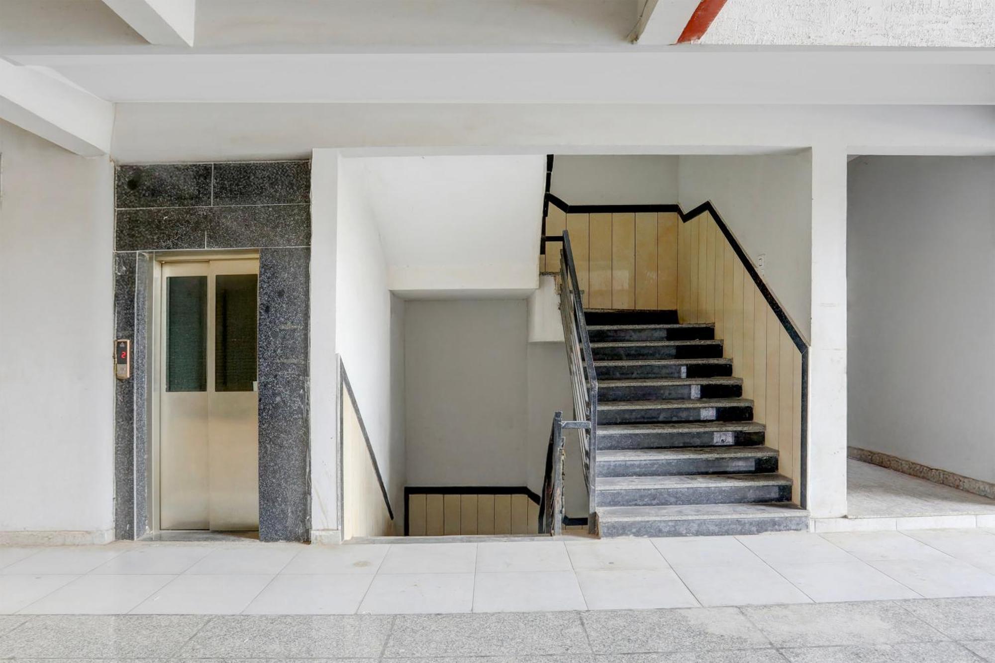 Super Townhouse Ambaji Formerly Hotel Kardhar Inn Exterior foto